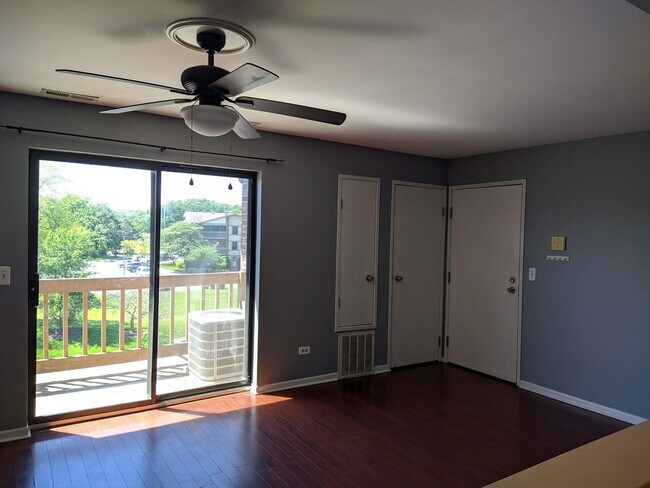 2260 Abbeywood Dr in Lisle, IL - Building Photo - Building Photo