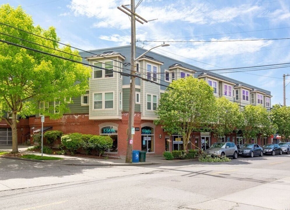 2105 N 55th St in Seattle, WA - Building Photo