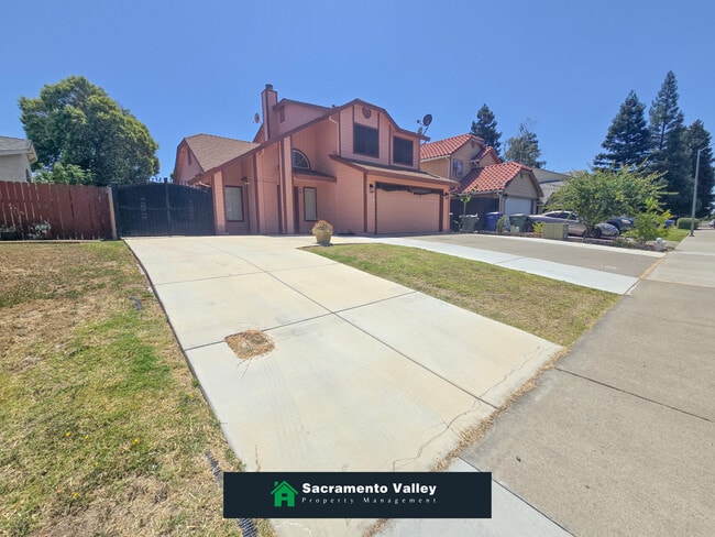 8282 Meadowhaven Dr in Sacramento, CA - Building Photo - Building Photo