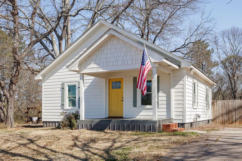 2084 Broad St in Statham, GA - Building Photo