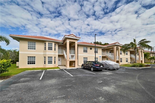 8407 Bernwood Cove Loop in Ft. Myers, FL - Foto de edificio - Building Photo