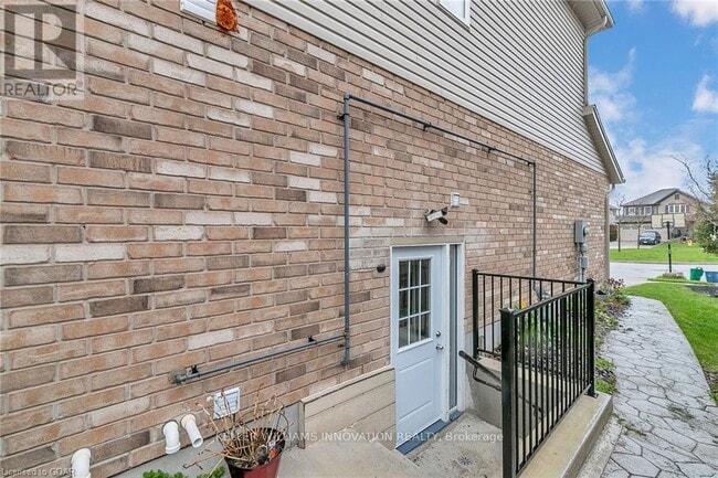 property at 916 Magdalena Ct