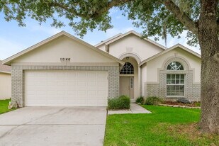 1046 Crimson Clover Ln in Zephyrhills, FL - Building Photo