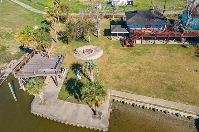 107 Annette Ct in Angleton, TX - Building Photo - Building Photo