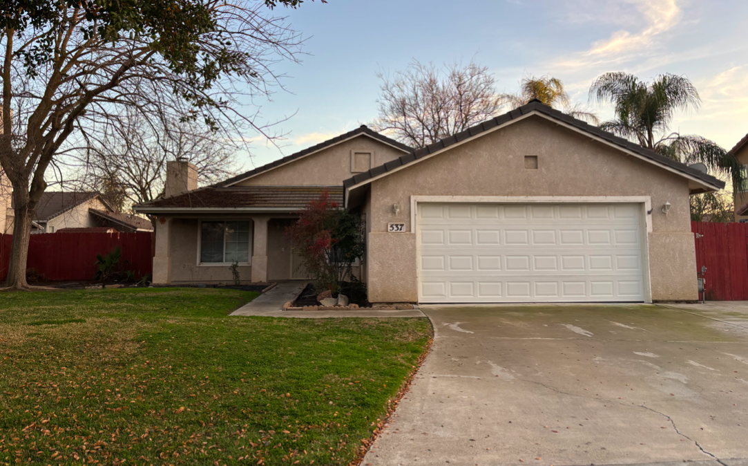 537 Brookshire Ct in Lemoore, CA - Building Photo