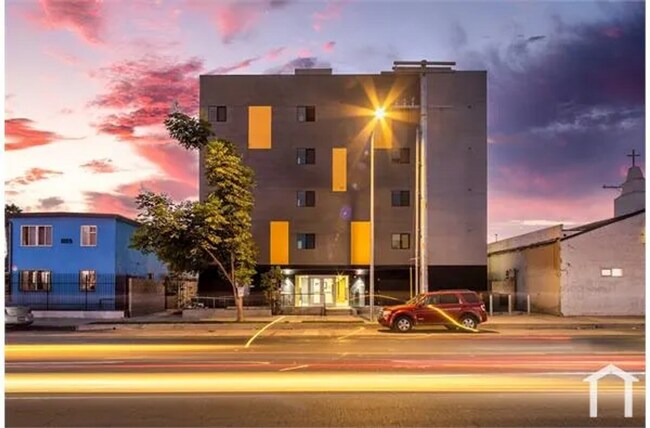 10705-09 Avalon Blvd. in Los Angeles, CA - Building Photo - Building Photo