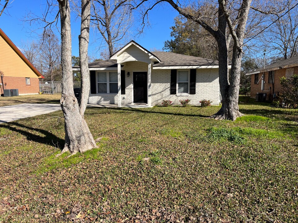 5310 Astoria Dr in Baton Rouge, LA - Foto de edificio