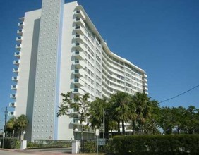 Parkview Point Condos in Miami Beach, FL - Building Photo - Building Photo