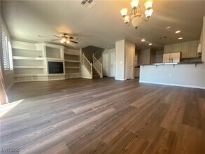 7255 Diamond Canyon Ln in Las Vegas, NV - Building Photo - Building Photo