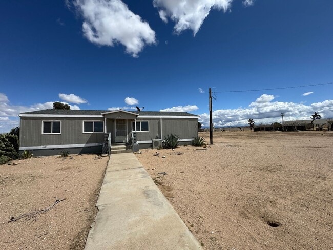 14755 Calendula St in Adelanto, CA - Building Photo - Building Photo