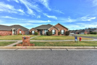 500 Loyd Ln in Moore, OK - Building Photo - Building Photo