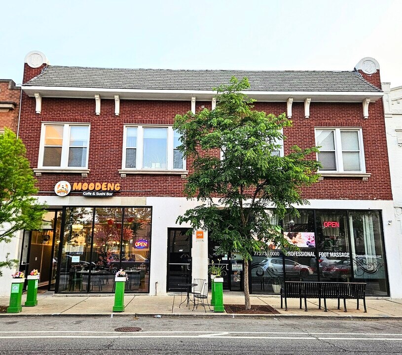 4032 N Milwaukee Ave in Chicago, IL - Building Photo