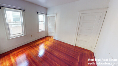 296 Highland Ave, Unit 1 in Somerville, MA - Building Photo - Building Photo