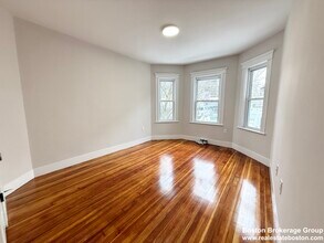 36 Raven St, Unit #1 in Boston, MA - Foto de edificio - Building Photo