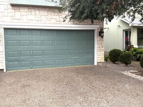 9310 Albany Dr in Laredo, TX - Foto de edificio - Building Photo