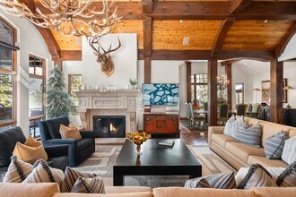 180 Exhibition Ln in Aspen, CO - Building Photo - Building Photo