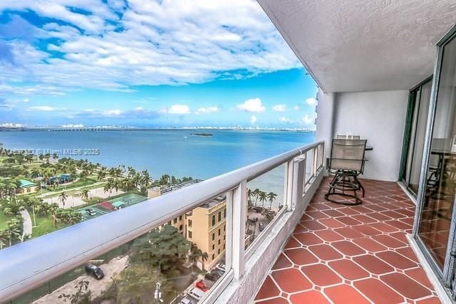 1717 N Bayshore Dr in Miami, FL - Building Photo - Building Photo