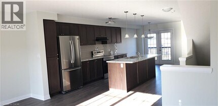 158 S Creek Dr in Kitchener, ON - Building Photo - Building Photo