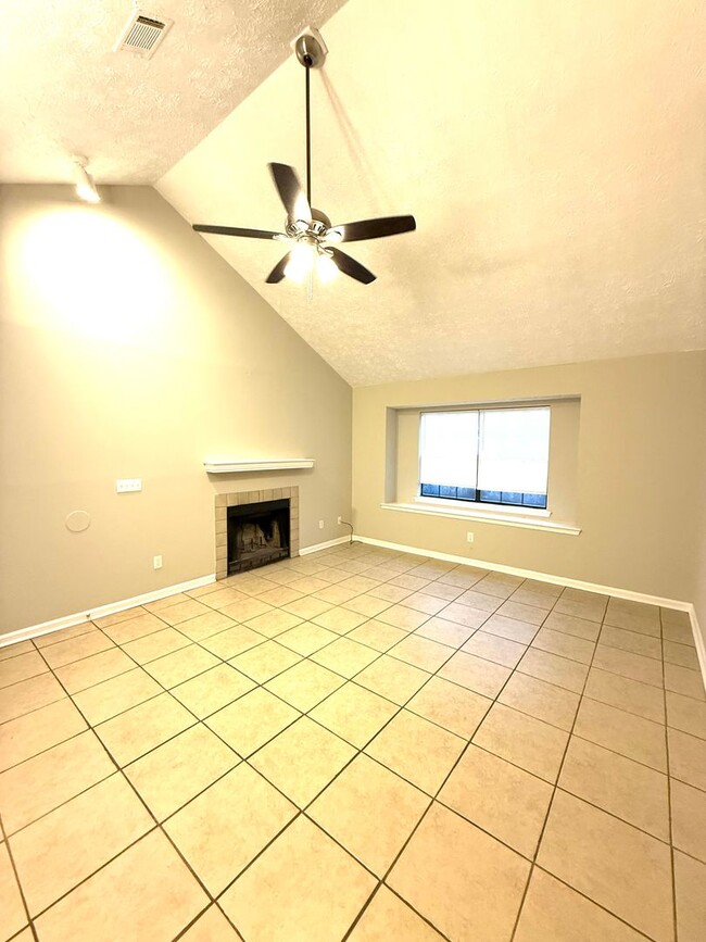 3832 Hudson Ct in Montgomery, AL - Foto de edificio - Building Photo