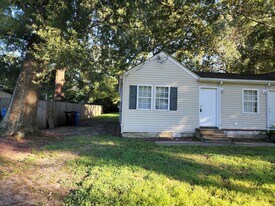 2043 Maywood St in Chesapeake, VA - Building Photo