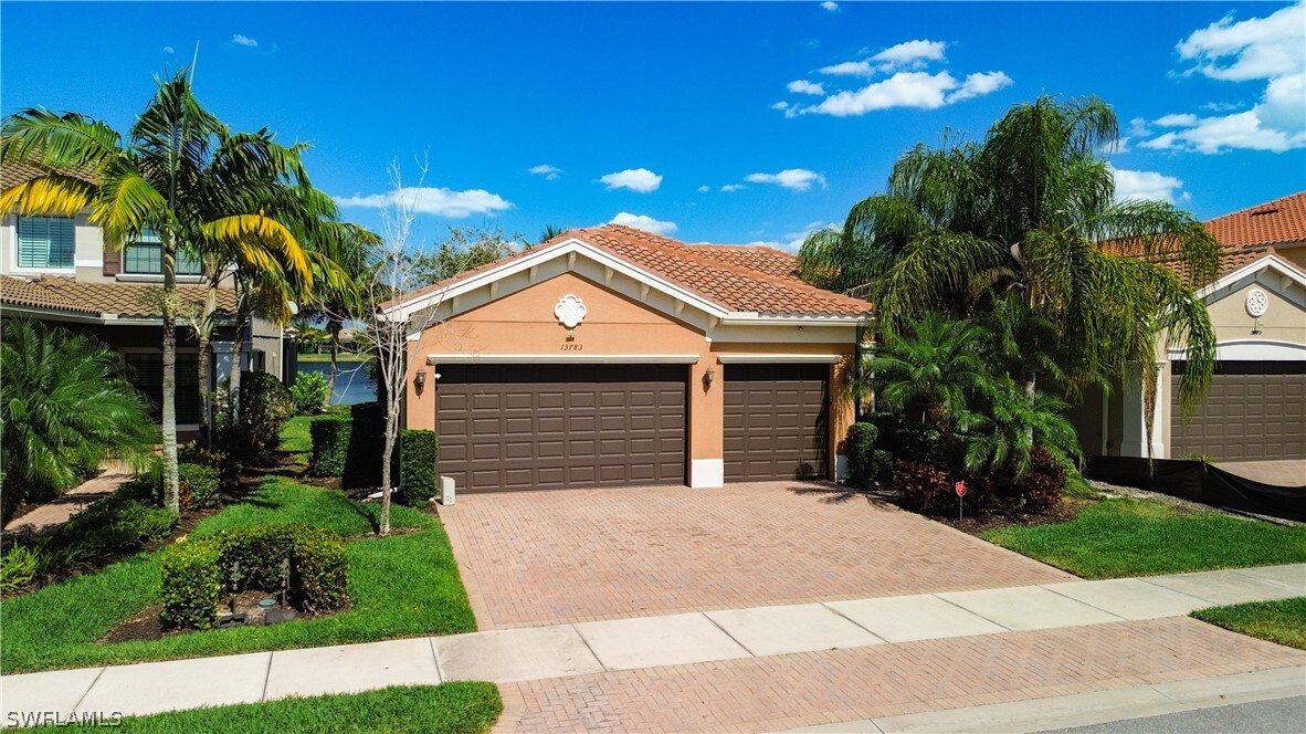 13783 Luna Dr in Naples, FL - Building Photo