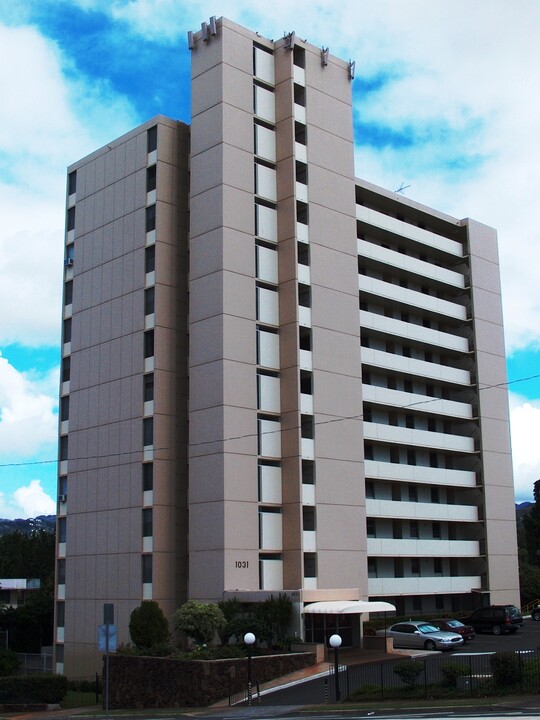 Dynasty Tower in Honolulu, HI - Building Photo