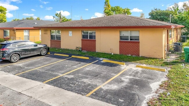 1800 NW 52nd Ave in Lauderhill, FL - Building Photo - Building Photo