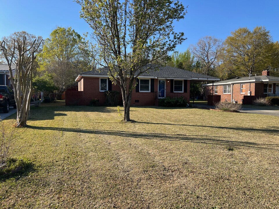 1236 Fort Dr in Hanahan, SC - Building Photo