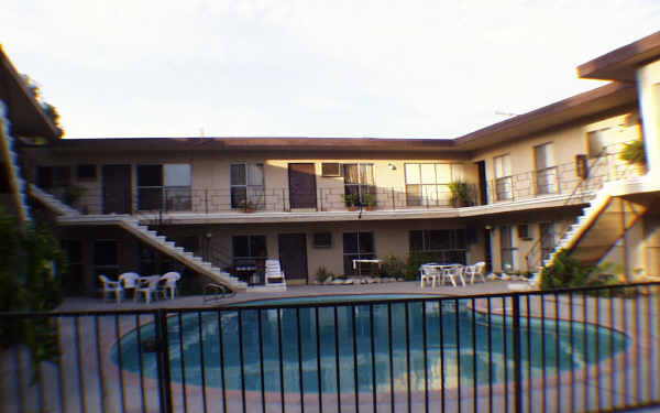 Toluca Isle Apartments in North Hollywood, CA - Foto de edificio - Building Photo