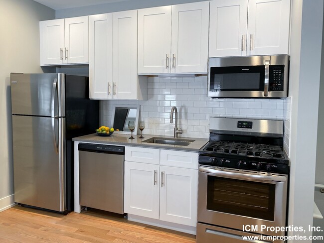2131 N Sedgwick St, Unit 2109-1
