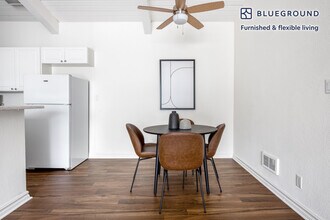 6150 Canterbury Dr in Culver City, CA - Building Photo - Building Photo