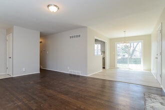 8001 E 91st Terrace in Kansas City, MO - Building Photo - Building Photo