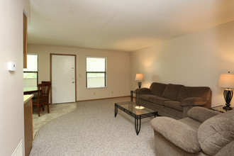 Smith Apartments @ 1012 W Clark in Urbana, IL - Building Photo - Interior Photo