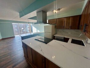 1301 N Western Ave in Lake Forest, IL - Building Photo - Building Photo