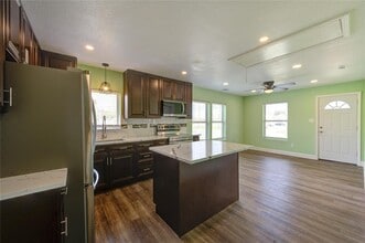 225 Pecan St in Sweeny, TX - Building Photo - Building Photo