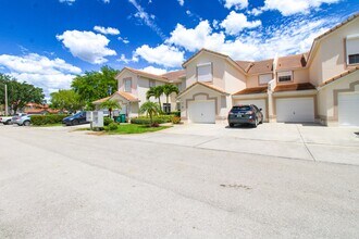 317 Sunrise Cay in Naples, FL - Building Photo - Building Photo