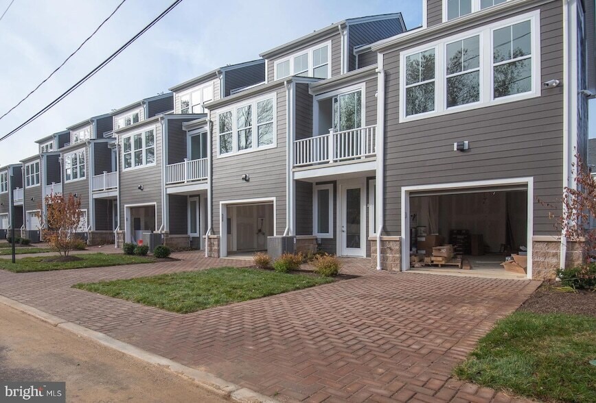 43 Princeton Hightstown Rd in West Windsor Township, NJ - Building Photo