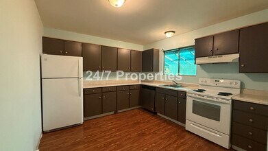 910 N Ainsworth St in Portland, OR - Building Photo - Building Photo