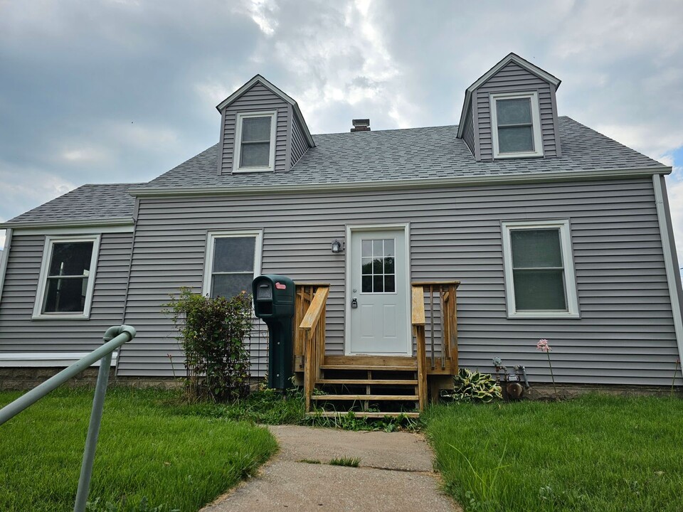 2422 Wilkes Ave in Davenport, IA - Building Photo