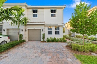 210 SW 170th Ave in Pembroke Pines, FL - Building Photo