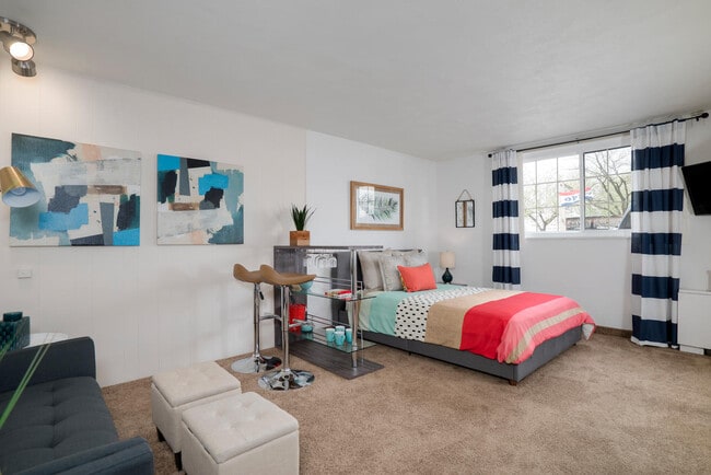 Kendev Studios in Kenmore, NY - Foto de edificio - Building Photo