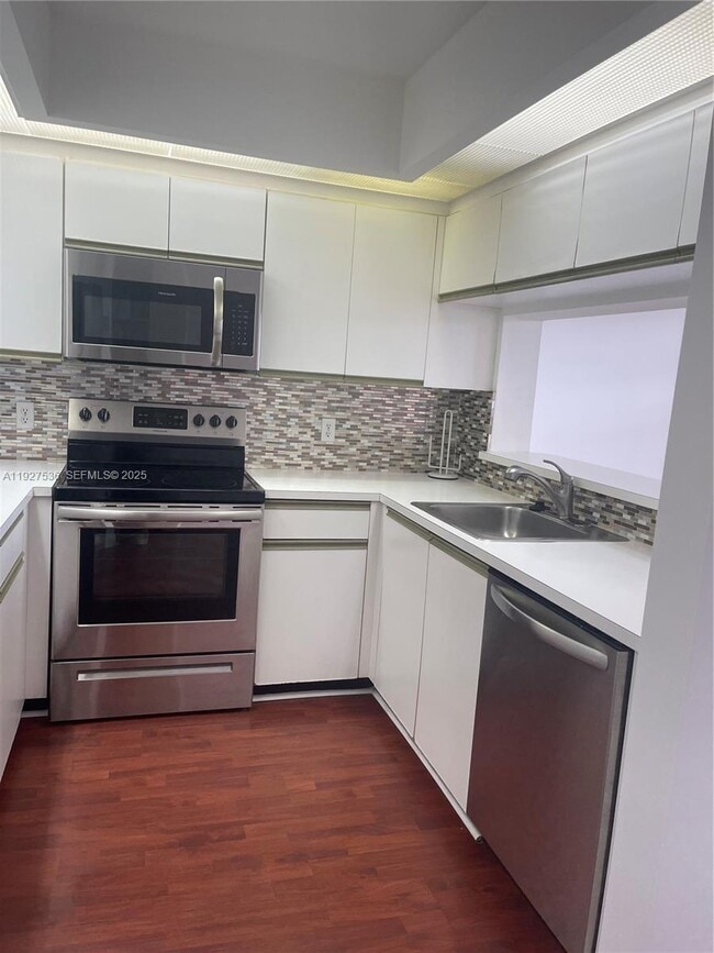 12850 SW 4th Ct in Pembroke Pines, FL - Building Photo - Building Photo