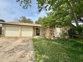 338 Beatty Dr in Grand Prairie, TX - Building Photo