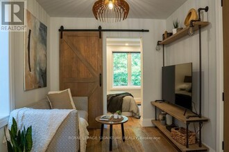 166 Oakmount Rd in Toronto, ON - Building Photo - Building Photo