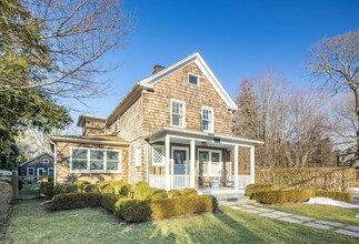 144 Newtown Ln in East Hampton, NY - Building Photo - Building Photo