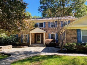 3707 Moss Brooke Ct in Fairfax, VA - Building Photo - Building Photo