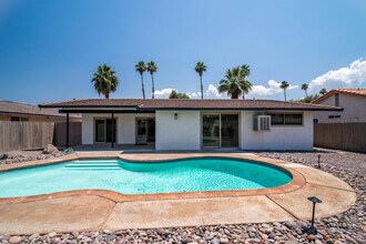 73100 Santa Rosa Way in Palm Desert, CA - Building Photo - Building Photo