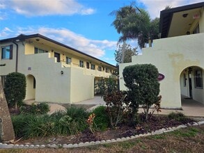 400 Oakridge Blvd in Daytona Beach, FL - Foto de edificio - Building Photo