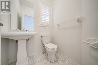 466 George Ryan Ave in Oakville, ON - Building Photo - Building Photo