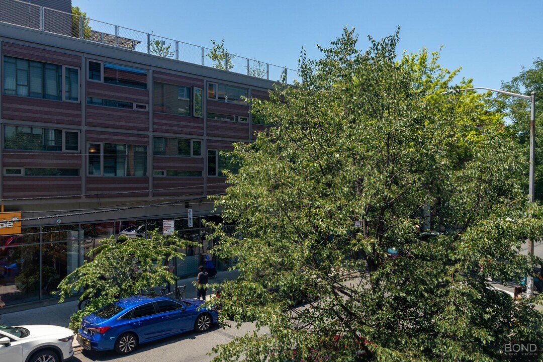 161 N 4th St in Brooklyn, NY - Building Photo